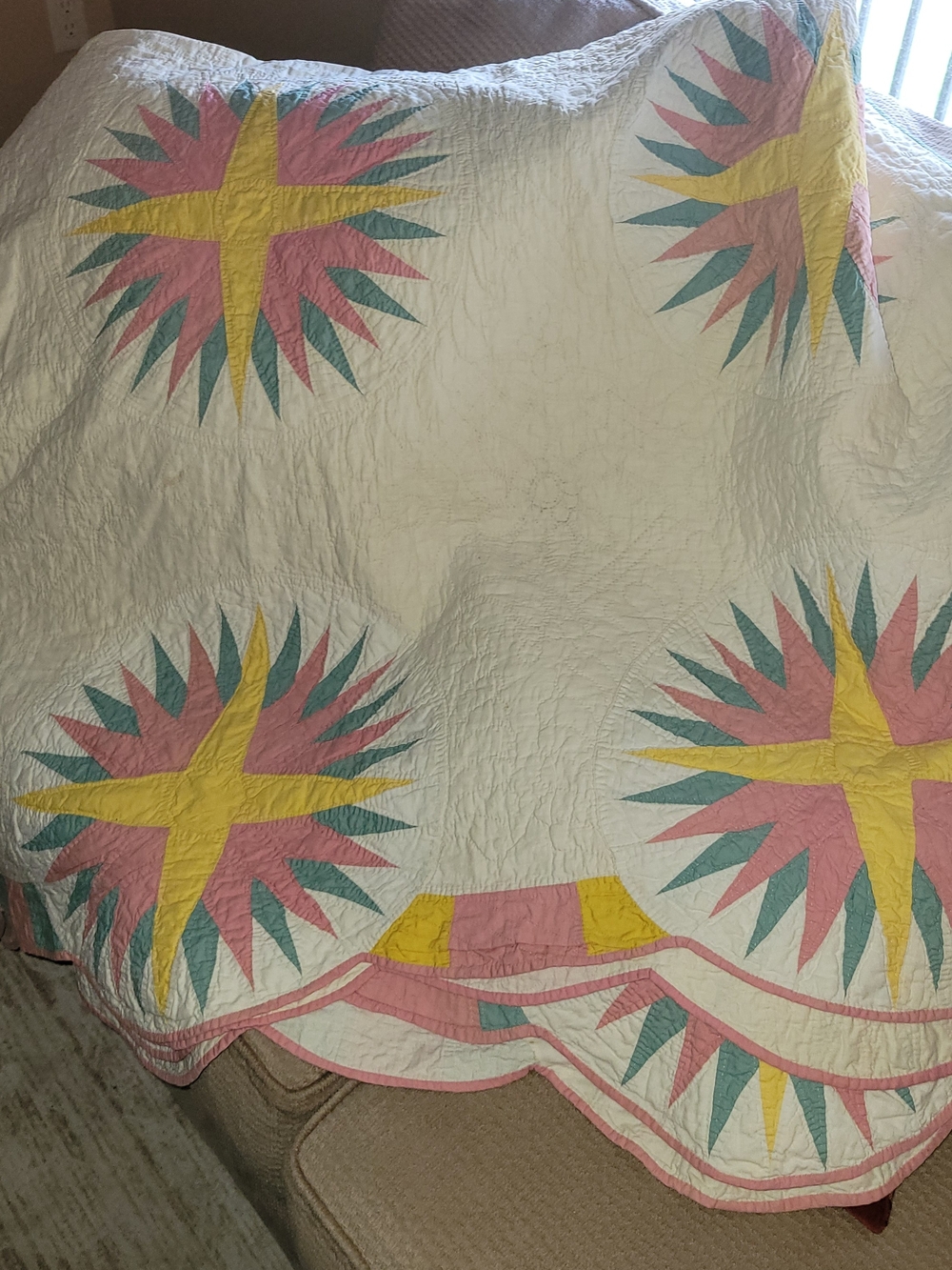 Vintage Starburst Quilt Bedspread in Pink, Yellow, Teal on White